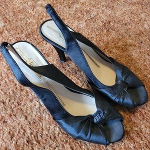 Women's black heals size 7